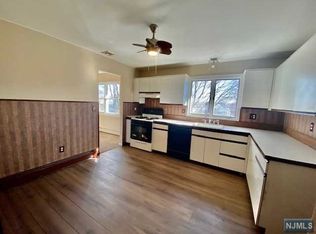 64 Brandt St FLOOR 2, Little Ferry, NJ 07643