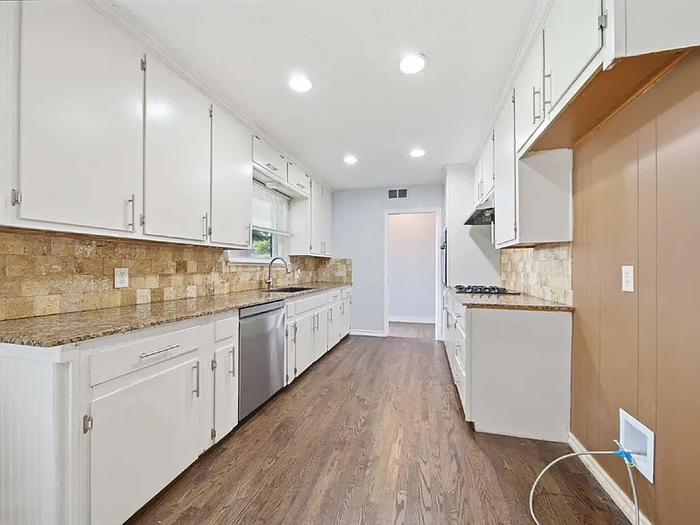 2820 S Hudson Ave — Photo 7