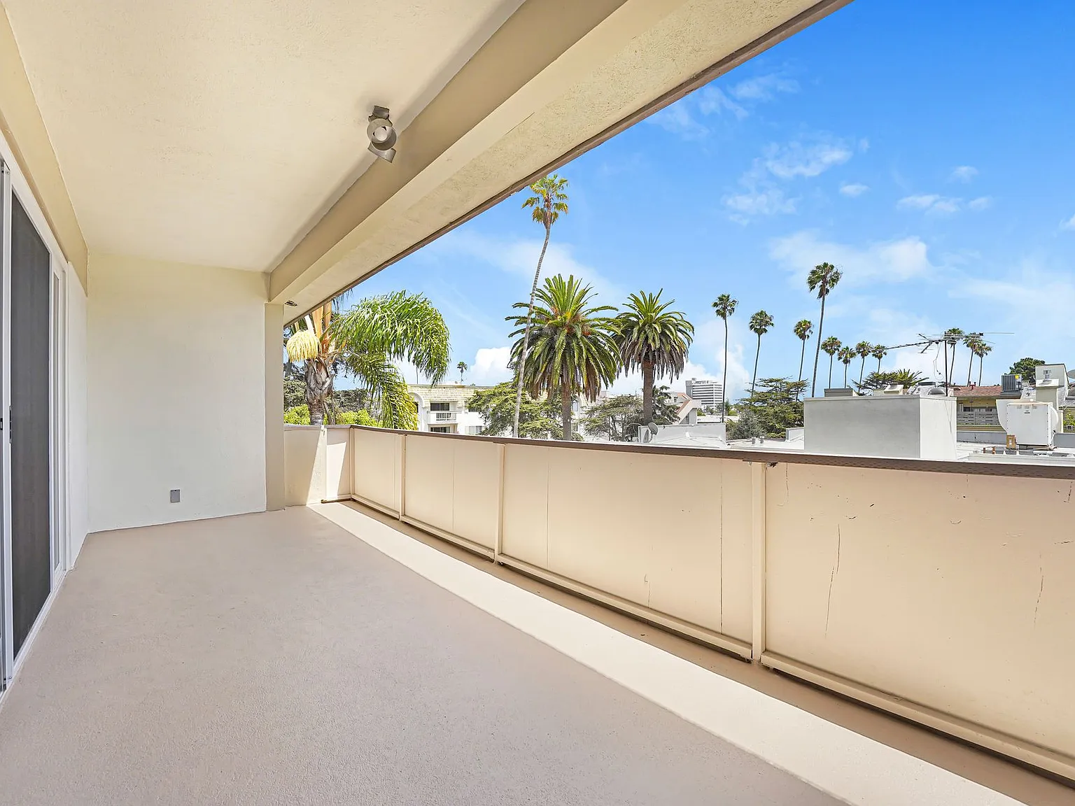 1002 12th St in Santa Monica - North of Wilshire Blvd! — Photo 3