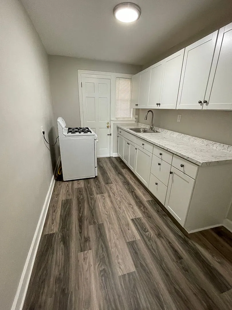 Coming Soon! Refreshed 1 Bed, 1 Bath Apt. — Photo 3