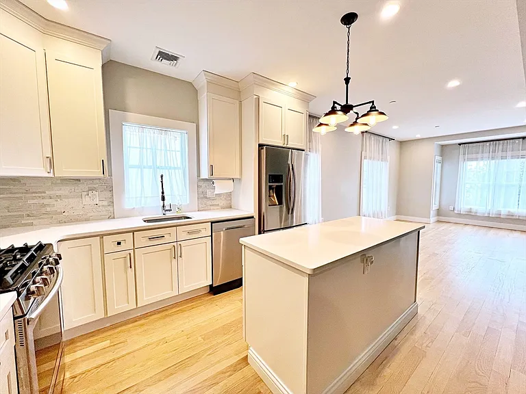 186 Havre St #8 — Photo 1