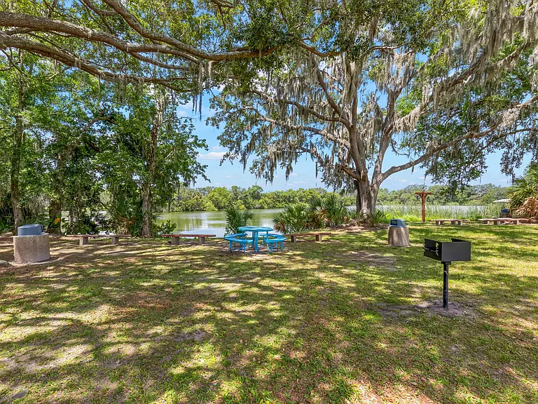 Lakeside Grill and Chill Area