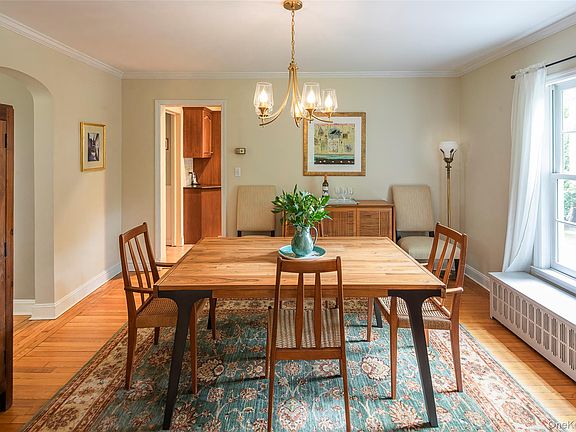 4th image of 147 Ridgeway Street