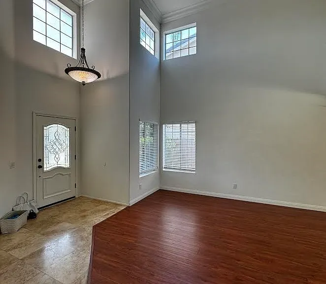 16318 Star Crest Dr — Photo 2