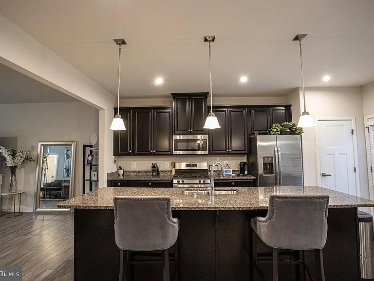 7821 Cove Point Dr — Photo 7