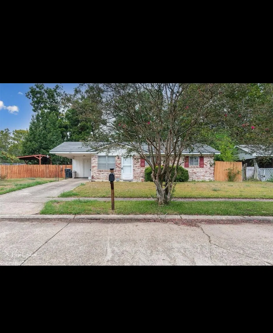 1401 Elsa Jane St — Photo 1