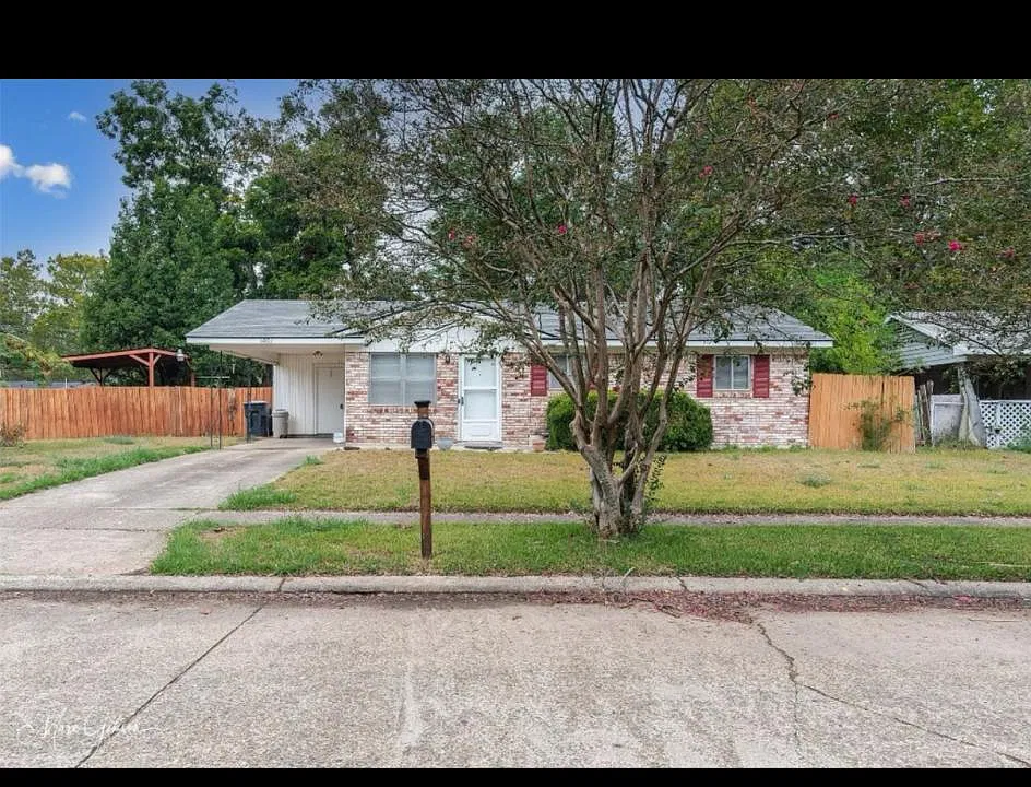 1401 Elsa Jane St