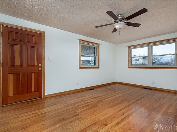 5th image of 298 Fairway Dr
