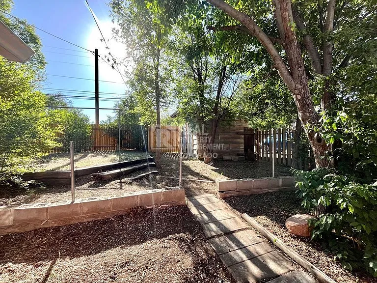413 W Tyler St — Photo 7
