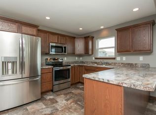 1613 Darby Dr, Waterloo, IA 50702