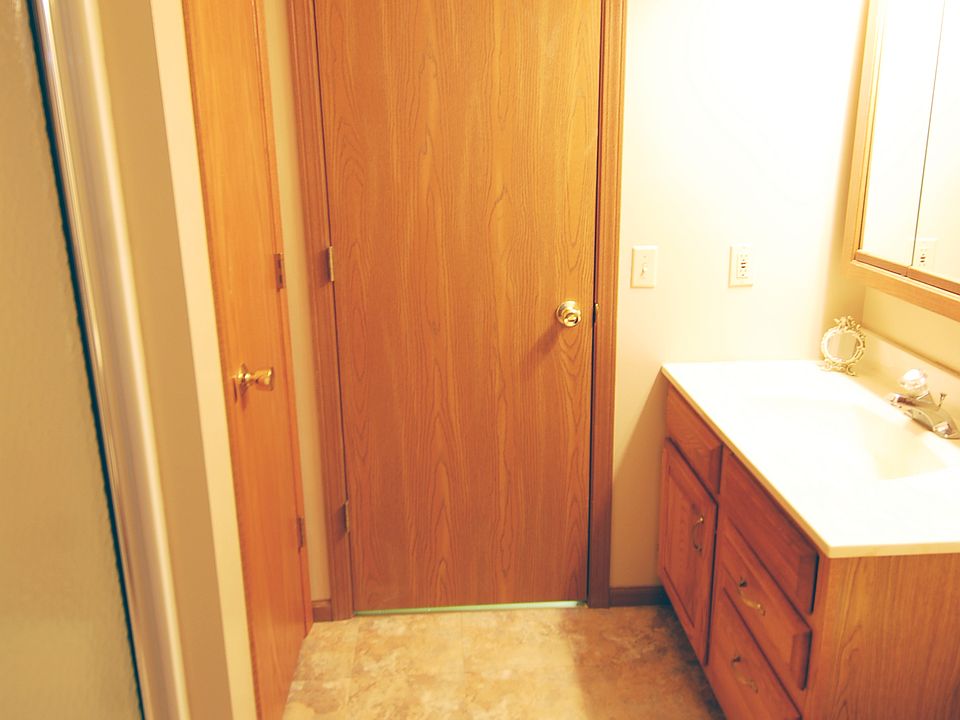 2nd image of S928 W Redstone Dr