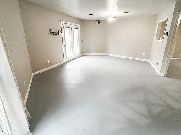 4th image of 4867 Plum Creek Rd
