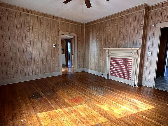 5th image of 302 Girard St