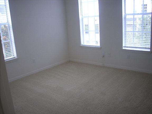 3rd image of 4726 New Broad St APT 104
