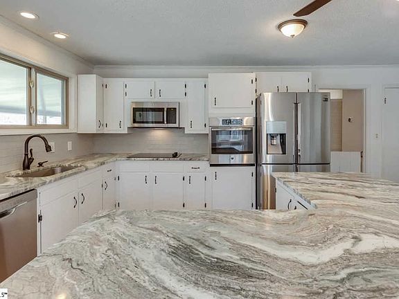 4th image of 101 Dundee Ln