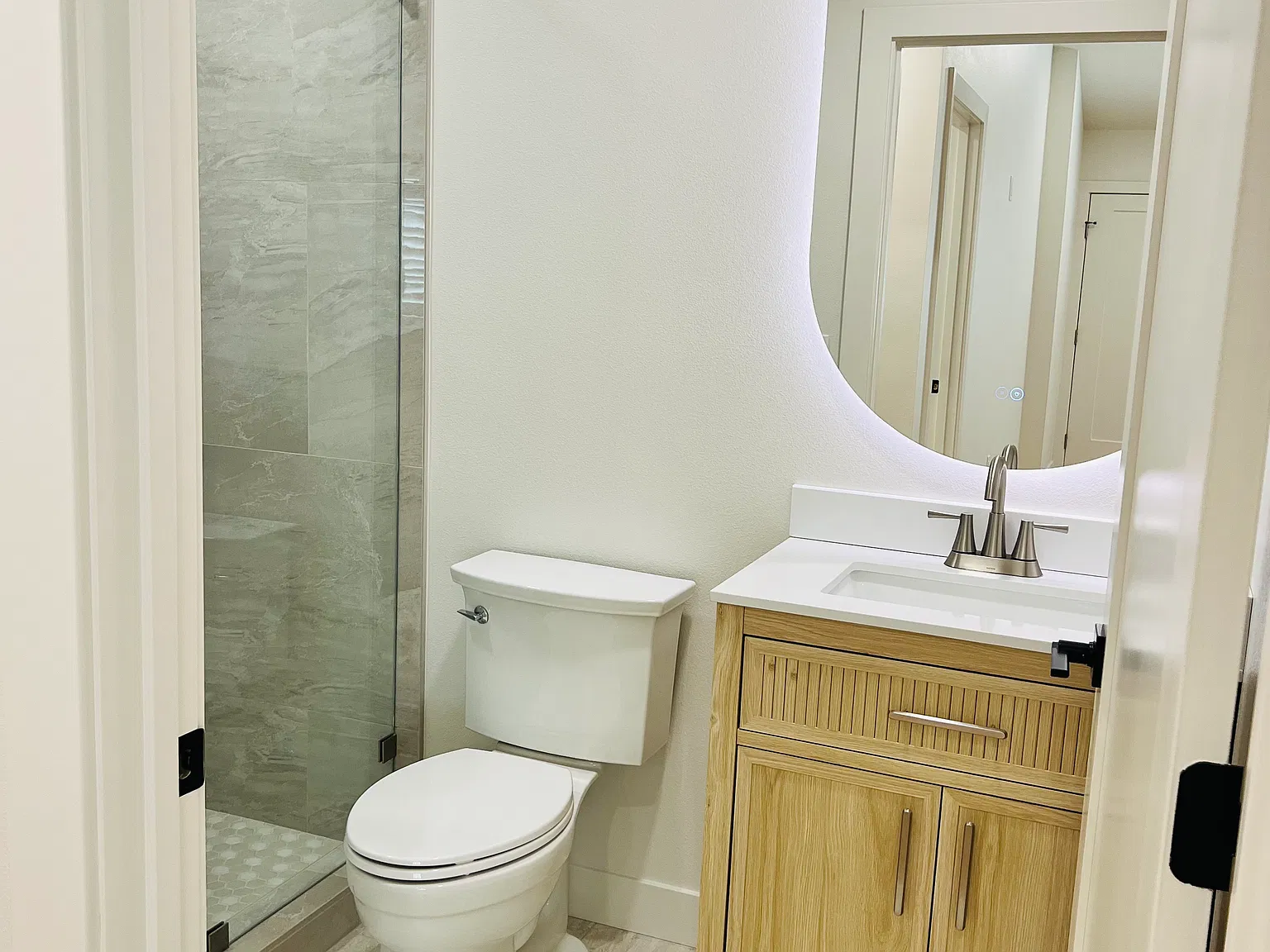 2 bed, 750 sqft, $2,900 — Photo 3
