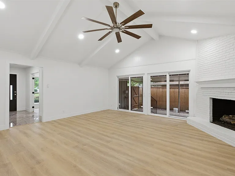 7515 Meadow Oaks Dr — Photo 8