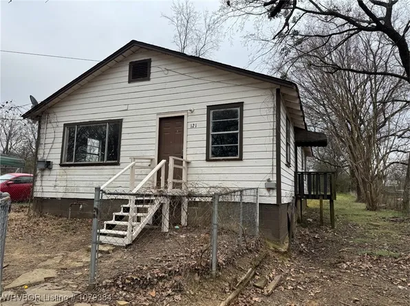 121 McLoud Ave, Arkoma, OK 74901