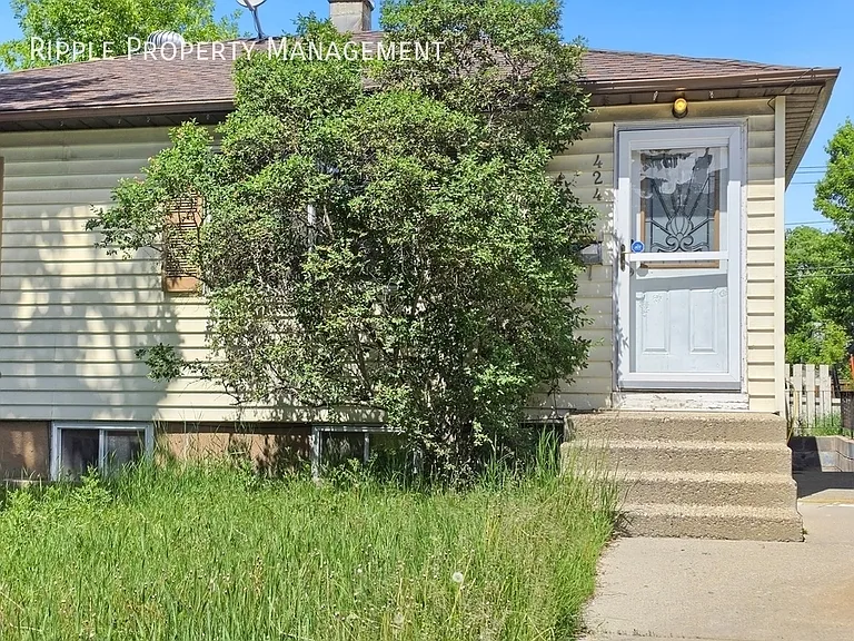 424 32nd Ave NW #UPPER — Photo 2