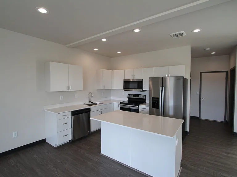 939-941 Greenfield Dr — Photo 2