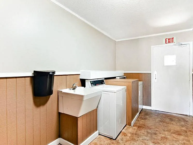The Palms Apartments — Photo 12