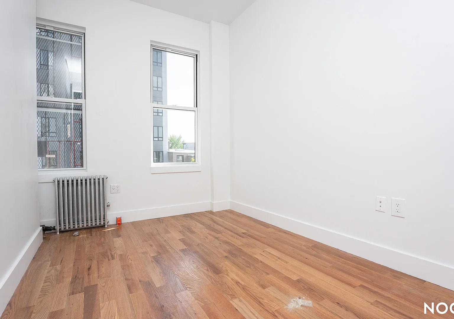 757 Hart Street — Photo 4