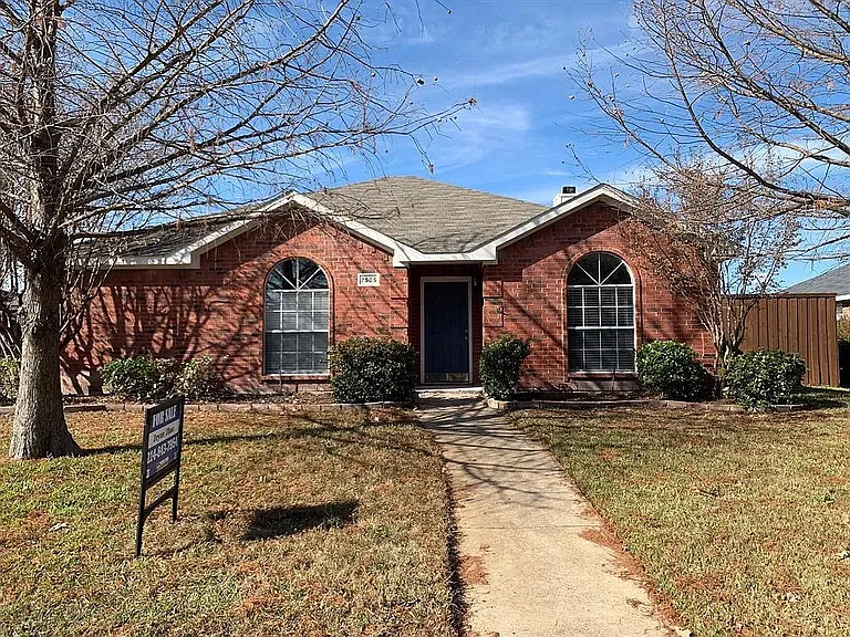 7505 Airline Dr — Photo 1