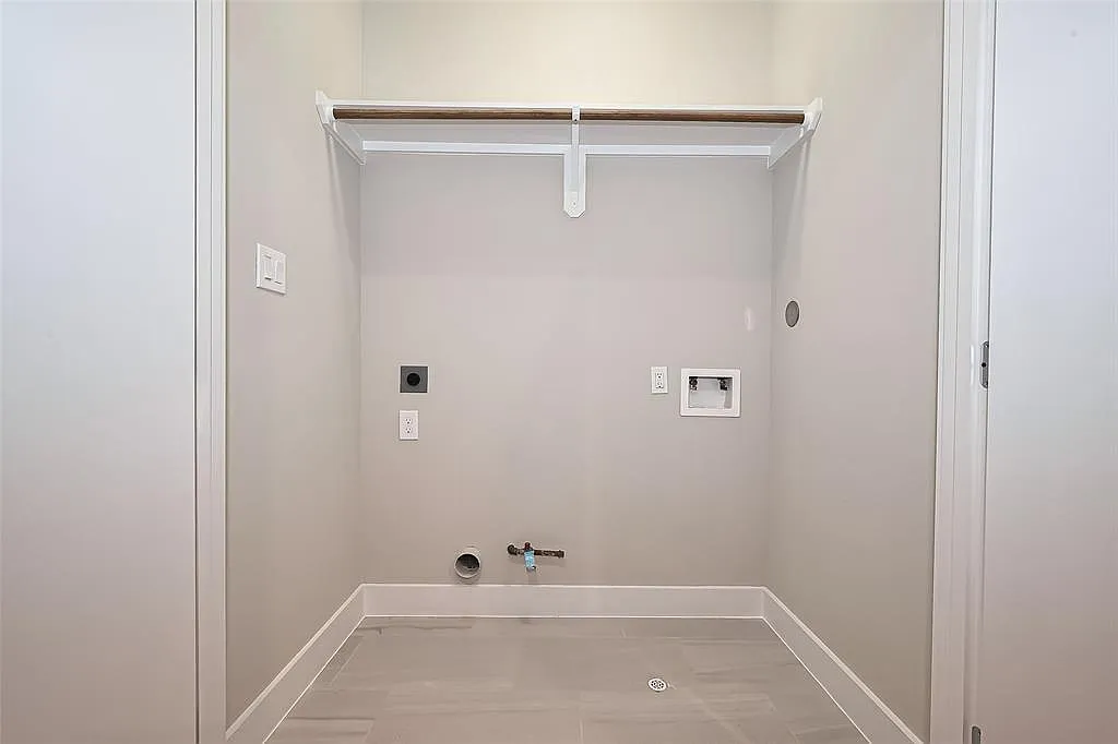 8113 Esther Acres Ln — Photo 3
