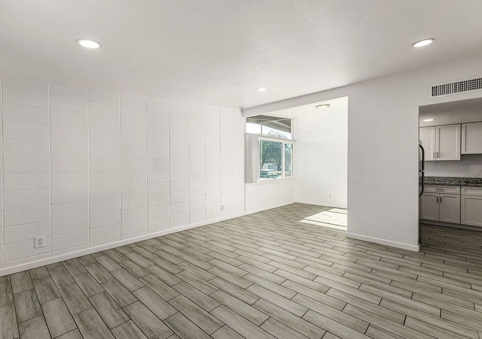 6708 E. Cheery Lynn Rd. — Photo 3