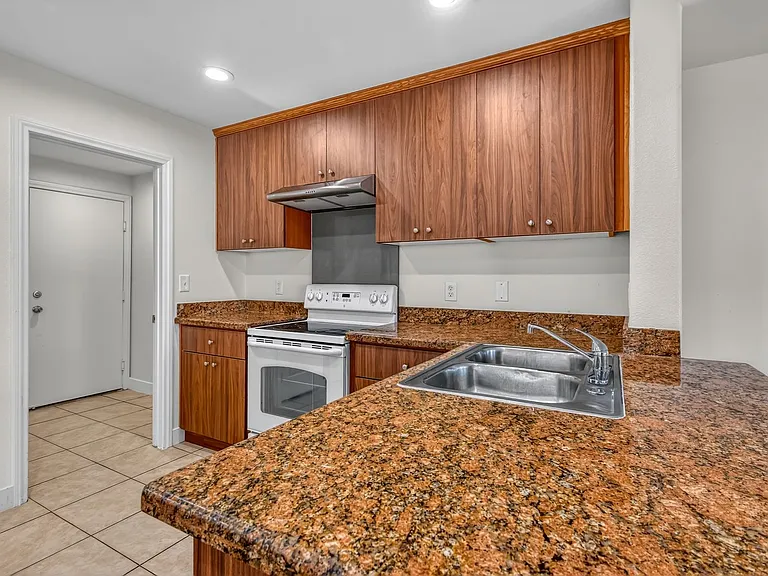 3037 Aloha Ave — Photo 6