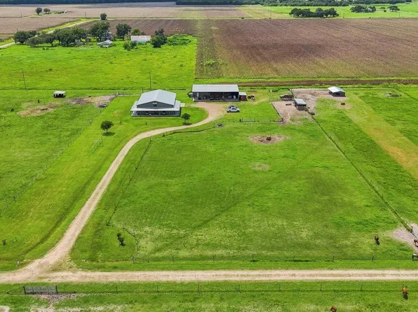 1604 County Road 370, El Campo, TX 77437