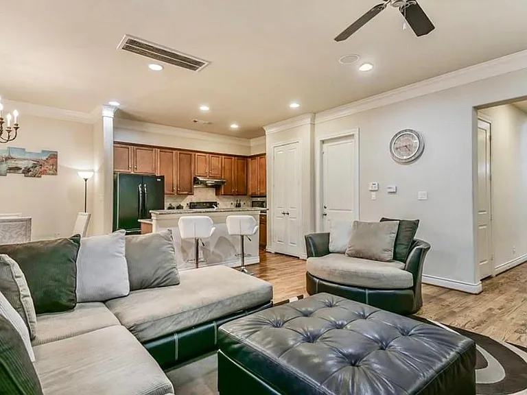 9607 Pemberton Trce — Photo 3