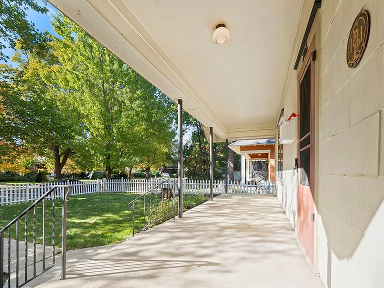 206 W Waverly Pl — Photo 32