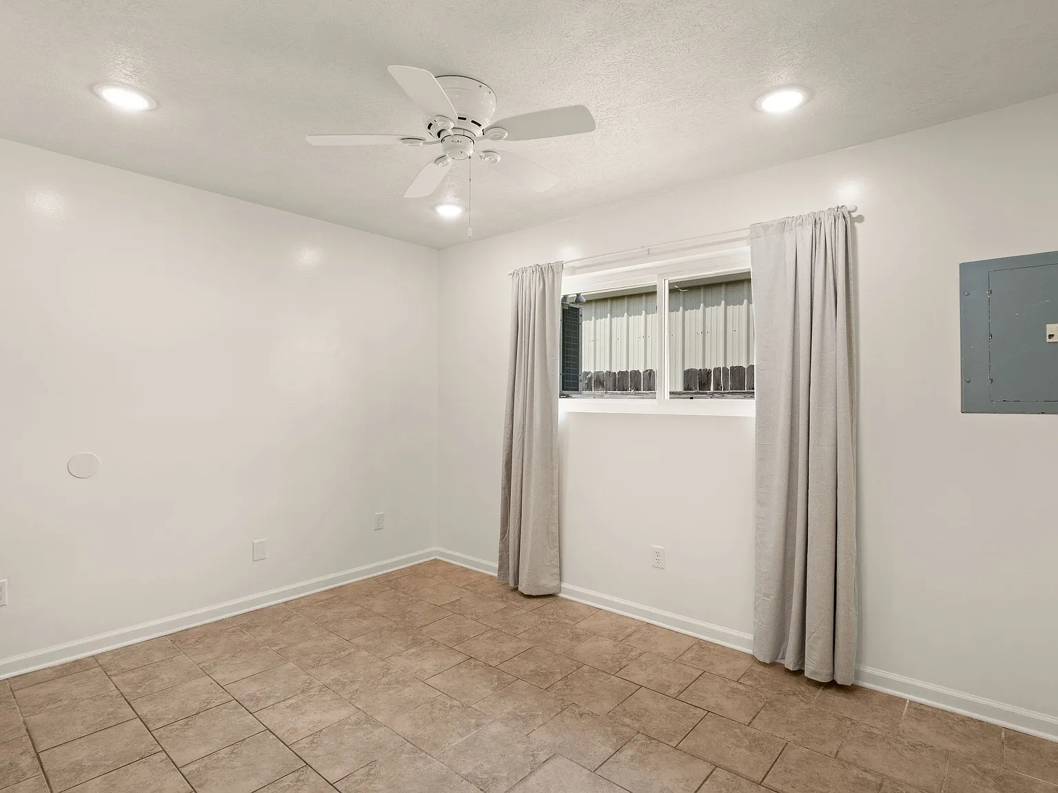 2 bed, 800 sqft, $1,275 — Photo 4