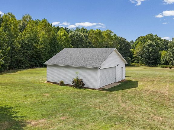 4th image of 445 Marys Chapel Rd