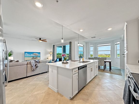 5th image of 12140 Wellen Golf St #303