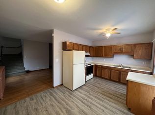 320 W 10th St #3, Fremont, NE 68025