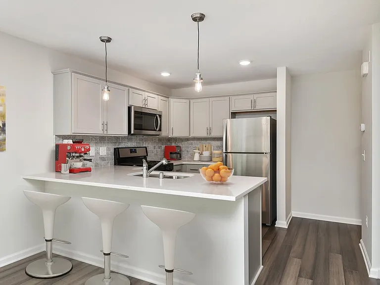 1625 Marshall St Ne — Photo 1
