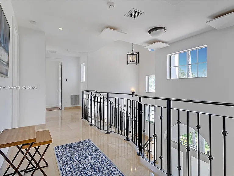 350 Redwood Ln — Photo 16
