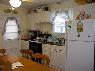 4th image of 27 N 11th St