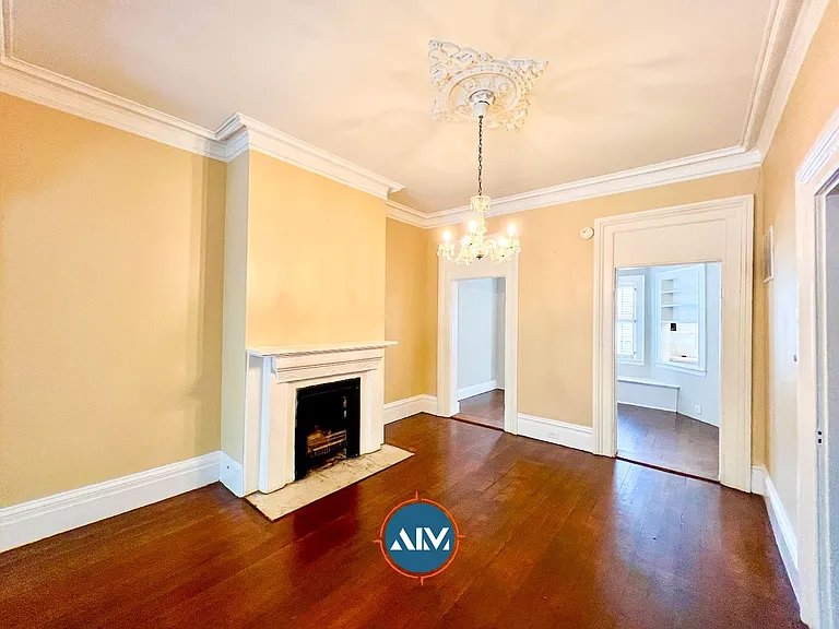 208 E Taylor St — Photo 12