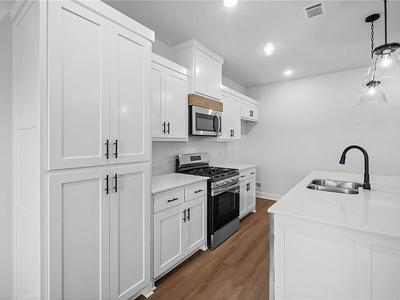 5th image of 1300 NW 15th St