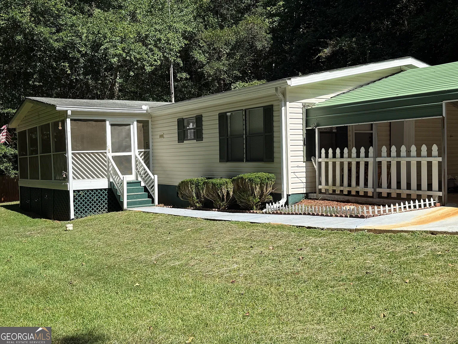3 bed, 2.0 bath, 3000 sqft, $1,700 — Photo 1
