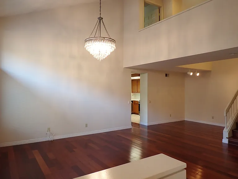 18209 Osborne Ct — Photo 2