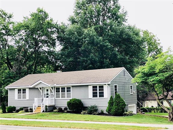 2nd image of 505 NE Orchard Dr