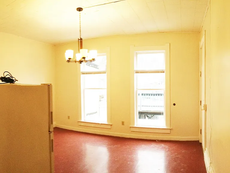 1015 Main St #6 — Photo 3