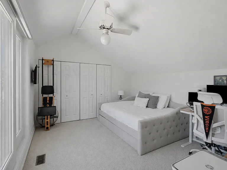 2718 N Southport Ave #A — Photo 18