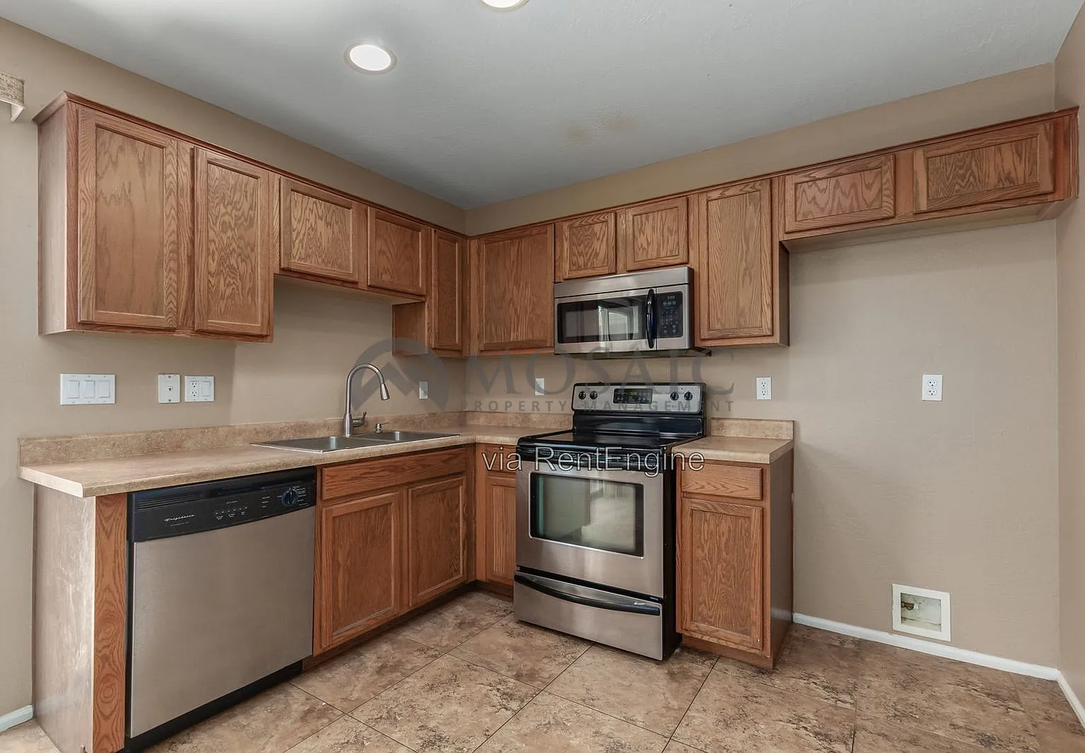 3 bed, 2.0 bath, 1065 sqft, $1,599 — Photo 4