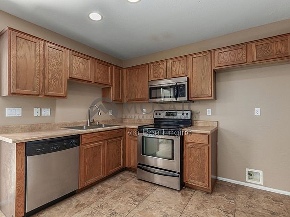 4th image of 398 E Daniella Dr