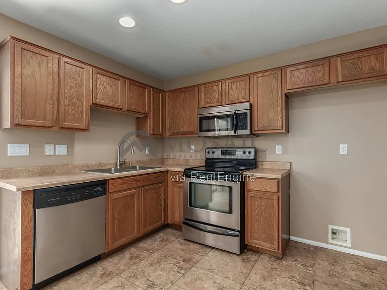 398 E Daniella Dr — Photo 4